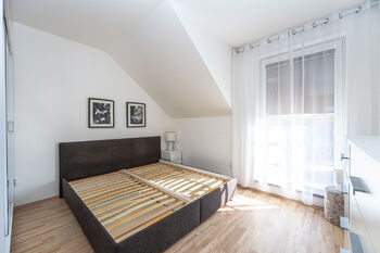 Pronájem domu 130 m², Šestajovice