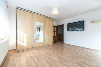 Pronájem domu 130 m², Šestajovice