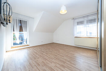 Pronájem domu 130 m², Šestajovice