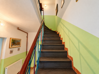 Schodiště do II.NP - Prodej domu 85 m², Sedlnice