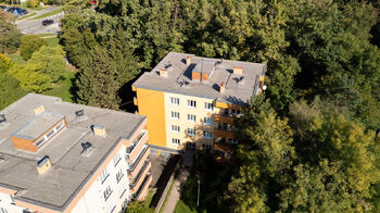 pohled z dronu - Prodej bytu 2+kk v osobním vlastnictví 56 m², Brno
