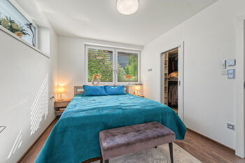 ložnice s šatnou a koupelnou - Prodej domu 204 m², Roudnice nad Labem