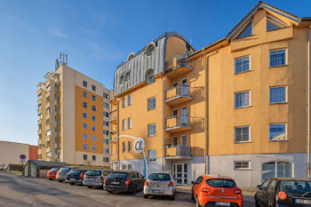 Budova. - Pronájem bytu 3+1 v družstevním vlastnictví 73 m², Jindřichův Hradec 