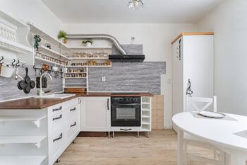 Kuchyně. - Pronájem bytu 3+1 v družstevním vlastnictví 73 m², Jindřichův Hradec