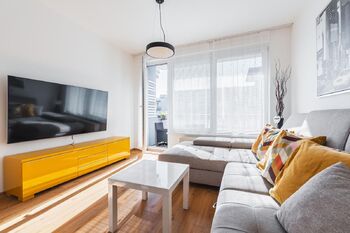 Obývací pokoj - Pronájem bytu 3+kk v osobním vlastnictví 75 m², Praha 9 - Čakovice
