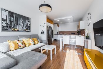 Pohled z Lodžie - Pronájem bytu 3+kk v osobním vlastnictví 75 m², Praha 9 - Čakovice 