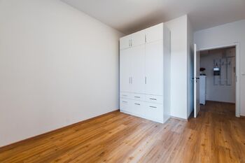Ložnice  - Pronájem bytu 3+kk v osobním vlastnictví 75 m², Praha 9 - Čakovice
