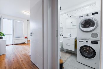 Koupelna  - Pronájem bytu 3+kk v osobním vlastnictví 75 m², Praha 9 - Čakovice