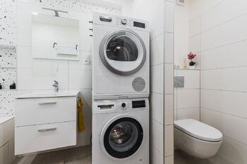 Koupelna  - Pronájem bytu 3+kk v osobním vlastnictví 75 m², Praha 9 - Čakovice