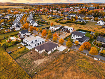 Letecký snímek s lokací domu. - Prodej domu 195 m², Vysoký Újezd