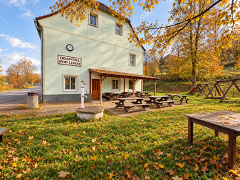 Pohled ze zahrady - Prodej domu 302 m², Černousy