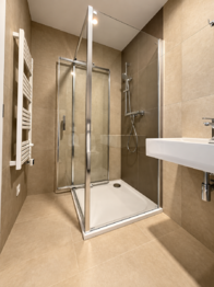 Koupelna se sprchovým koutem a wc - Pronájem bytu 2+kk v osobním vlastnictví 45 m², Olomouc