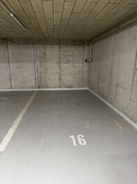 Parkovací stání v garáži  - Pronájem bytu 2+kk v osobním vlastnictví 45 m², Olomouc