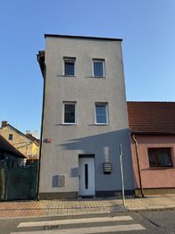 pohled na dům - Pronájem bytu 1+kk v osobním vlastnictví 36 m², Praha 10 - Uhříněves