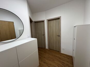 zádveří - Pronájem bytu 1+kk v osobním vlastnictví 36 m², Praha 10 - Uhříněves