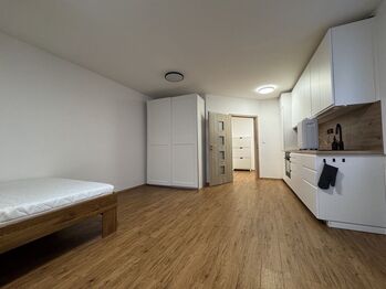 Pronájem bytu 1+kk v osobním vlastnictví 36 m², Praha 10 - Uhříněves