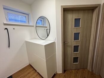 zádveří - Pronájem bytu 1+kk v osobním vlastnictví 36 m², Praha 10 - Uhříněves