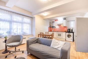 Prodej bytu 2+kk v osobním vlastnictví 50 m², Praha 4 - Podolí