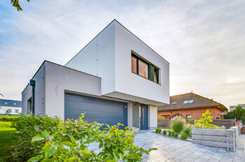 Pohled na dům z ulice - Prodej domu 201 m², Vlašim 