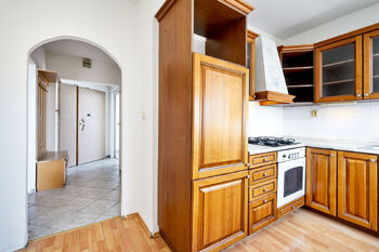 Kuchyně s chodbou - Prodej bytu 2+1 v osobním vlastnictví 38 m², Praha 10 - Záběhlice