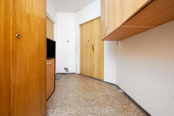 Prostor před bytem - Prodej bytu 2+1 v osobním vlastnictví 38 m², Praha 10 - Záběhlice