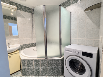 Koupelna - Prodej bytu 2+1 v osobním vlastnictví 38 m², Praha 10 - Záběhlice