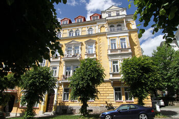 Dům v Karlovarské ulici - Prodej bytu 3+1 v osobním vlastnictví 85 m², Mariánské Lázně 