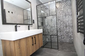 z chodby zamíříte do koupelny - Prodej bytu 3+1 v osobním vlastnictví 85 m², Mariánské Lázně