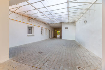 zastřešený dvůr - Prodej domu 212 m², Velvary