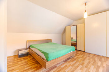ložnice v 2.NP - Prodej domu 212 m², Velvary