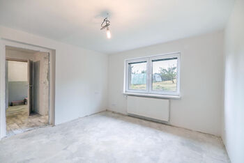 Třetí pokoj (v přízemí). - Prodej domu 98 m², Studená