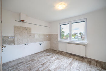 Místo pro kuchyňský kout. - Prodej domu 98 m², Studená