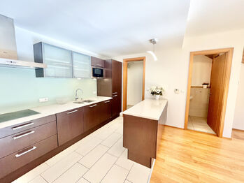 kuchyně - Pronájem domu 98 m², Praha 5 - Košíře