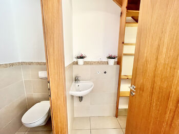 WC přízemí - Pronájem domu 98 m², Praha 5 - Košíře
