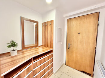 vstup - Pronájem domu 98 m², Praha 5 - Košíře