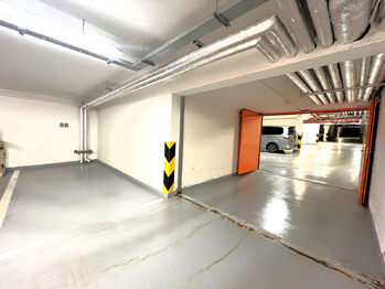 garážové stání - Pronájem domu 98 m², Praha 5 - Košíře