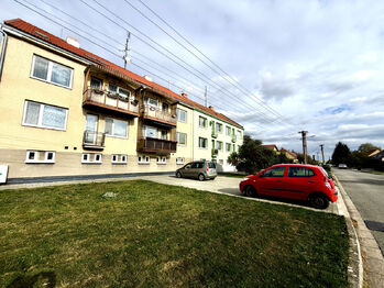 Prodej bytu 3+1 v osobním vlastnictví 86 m², Šaratice