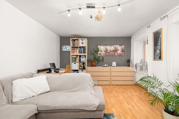 obývací pokoj - Prodej domu 137 m², Lišov