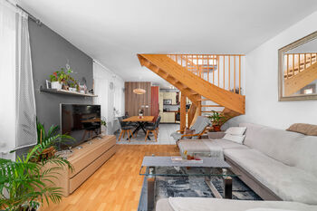 obývací pokoj - Prodej domu 137 m², Lišov