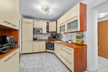 kuchyně - Prodej domu 137 m², Lišov