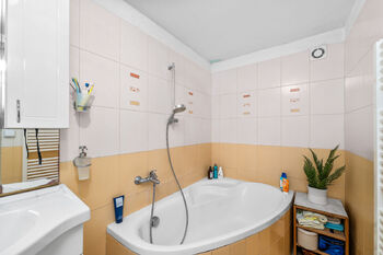 koupelna - Prodej domu 137 m², Lišov