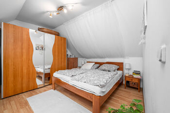 ložnice - Prodej domu 137 m², Lišov