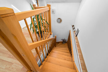 schodiště - Prodej domu 137 m², Lišov
