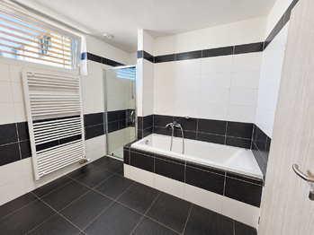 koupelna - Pronájem bytu 3+kk v osobním vlastnictví 107 m², České Budějovice
