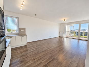 obývací pokoj s kuch.koutem - Pronájem bytu 3+kk v osobním vlastnictví 107 m², České Budějovice