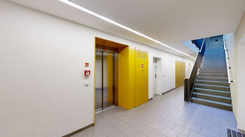 chodba domu - Prodej bytu 3+kk v osobním vlastnictví 68 m², Praha 4 - Modřany