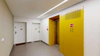 chodba domu - Prodej bytu 3+kk v osobním vlastnictví 68 m², Praha 4 - Modřany