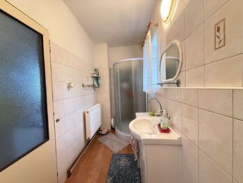koupelna - Prodej domu 65 m², Podhořany u Ronova
