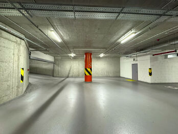 parking - Pronájem bytu 2+kk v osobním vlastnictví 52 m², Praha 8 - Karlín
