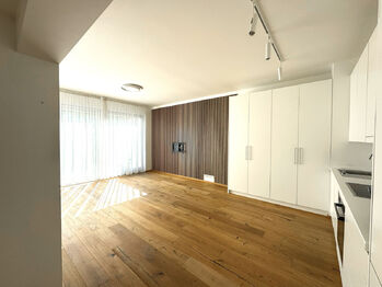 Pronájem bytu 2+kk v osobním vlastnictví 52 m², Praha 8 - Karlín